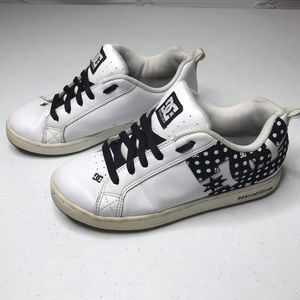 DC Court Graffix Skater Shoes White/black dots 6.5